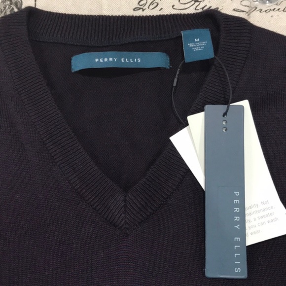 Perry Ellis V-Neck Long-Sleeve Sweater - Picture 4 of 7